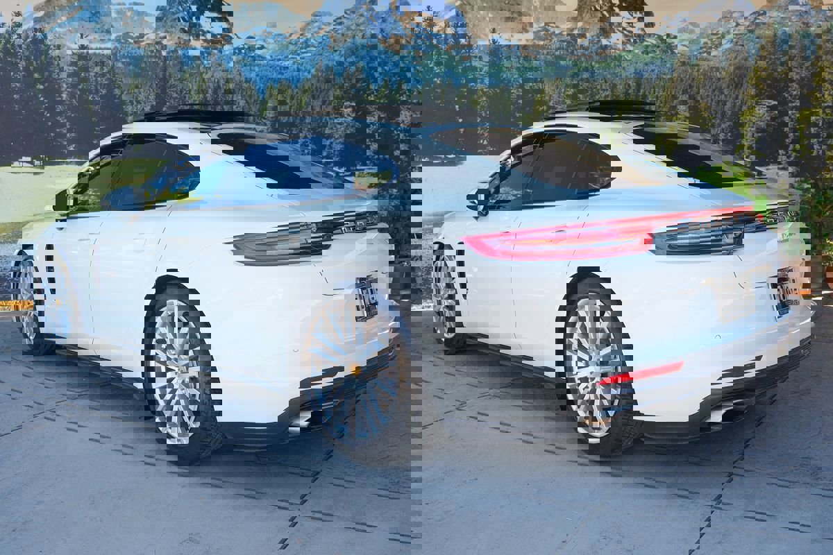 Used 2017 Porsche Panamera image 4