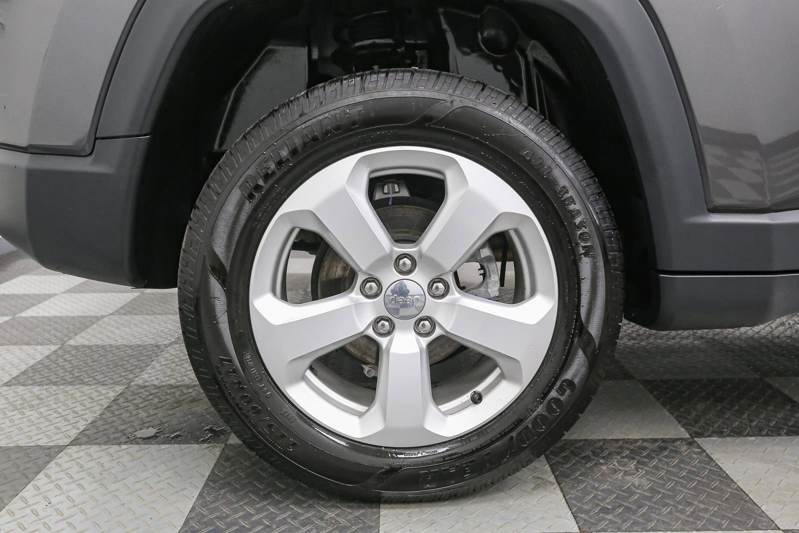 Used 2020 Jeep Compass Latitude w/ Cold Weather Group image 18