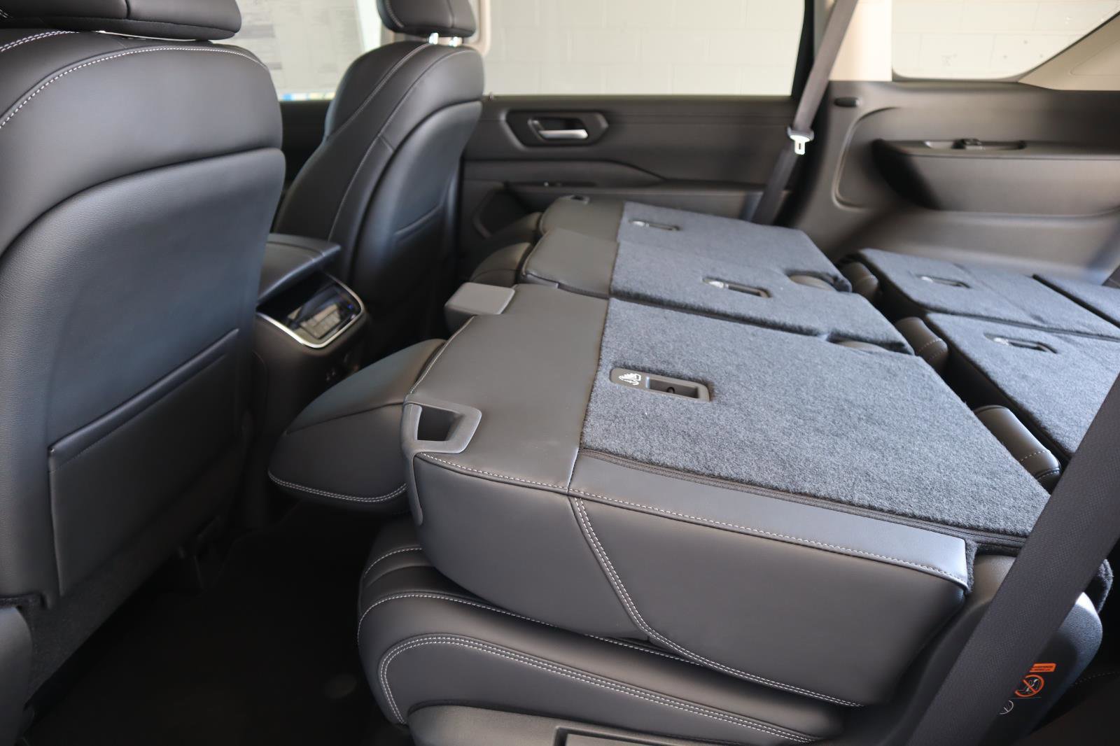 New 2026 Nissan Armada SV image 33