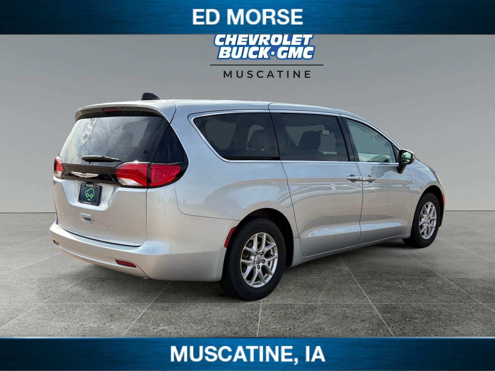 Used 2023 Chrysler Voyager LX FWD image 5