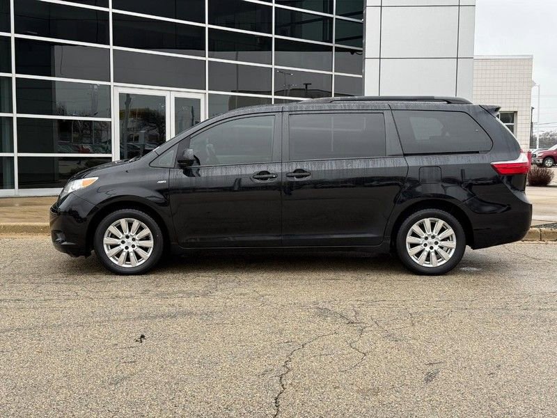 Used 2017 Toyota Sienna LE image 6