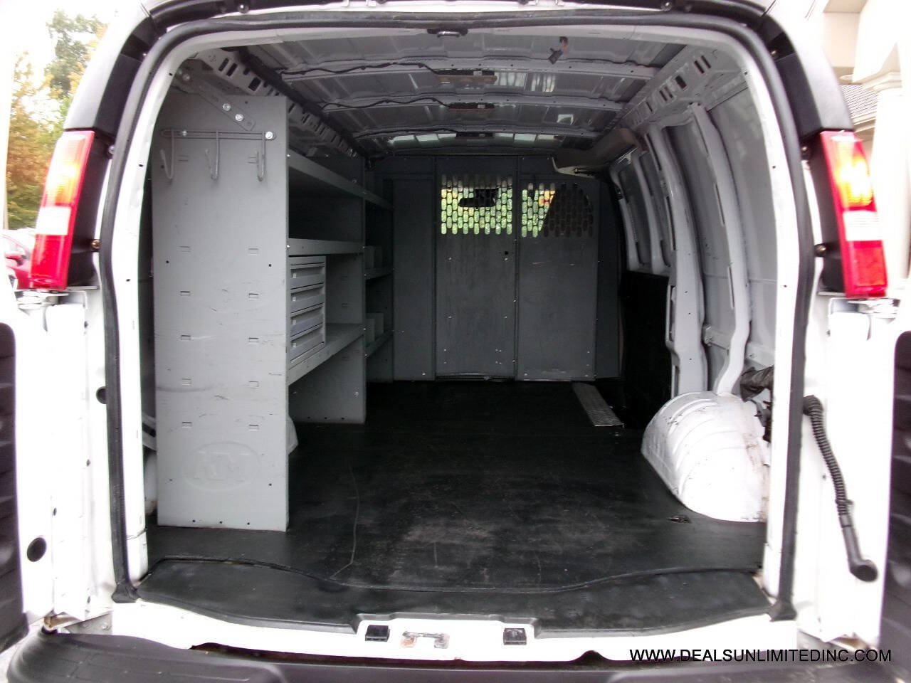 Used 2020 Chevrolet Express 3500 w/ Driver Convenience Package RWD image 15