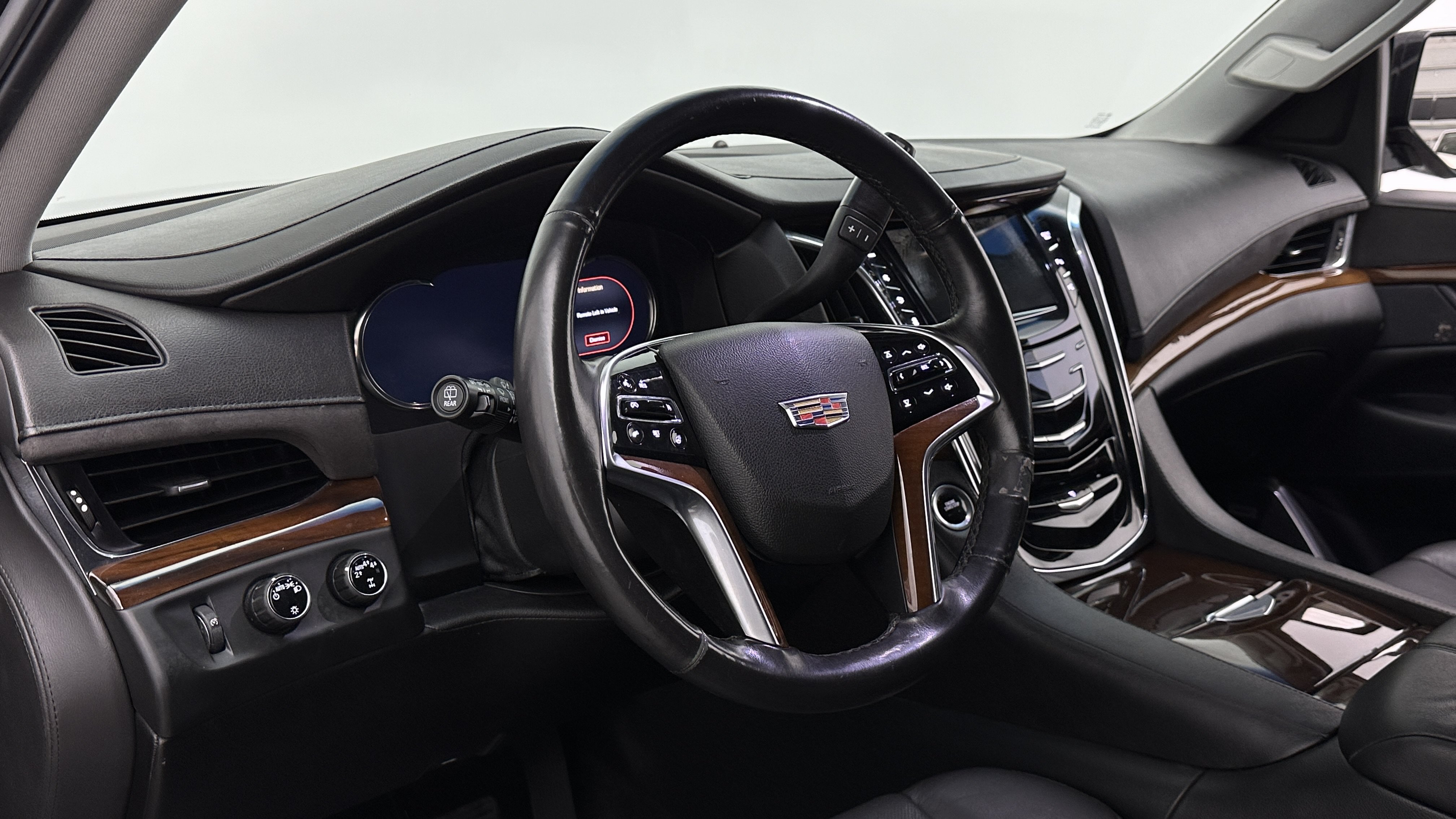 Used 2018 Cadillac Escalade ESV 4WD image 10