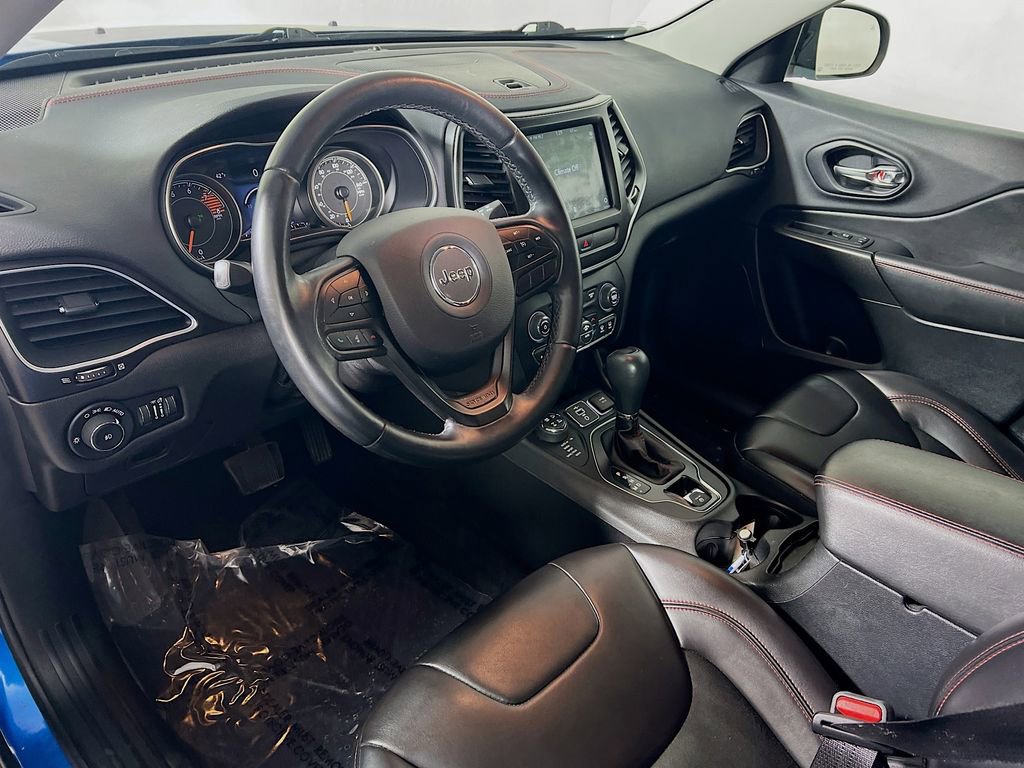 Used 2019 Jeep Cherokee Trailhawk image 9