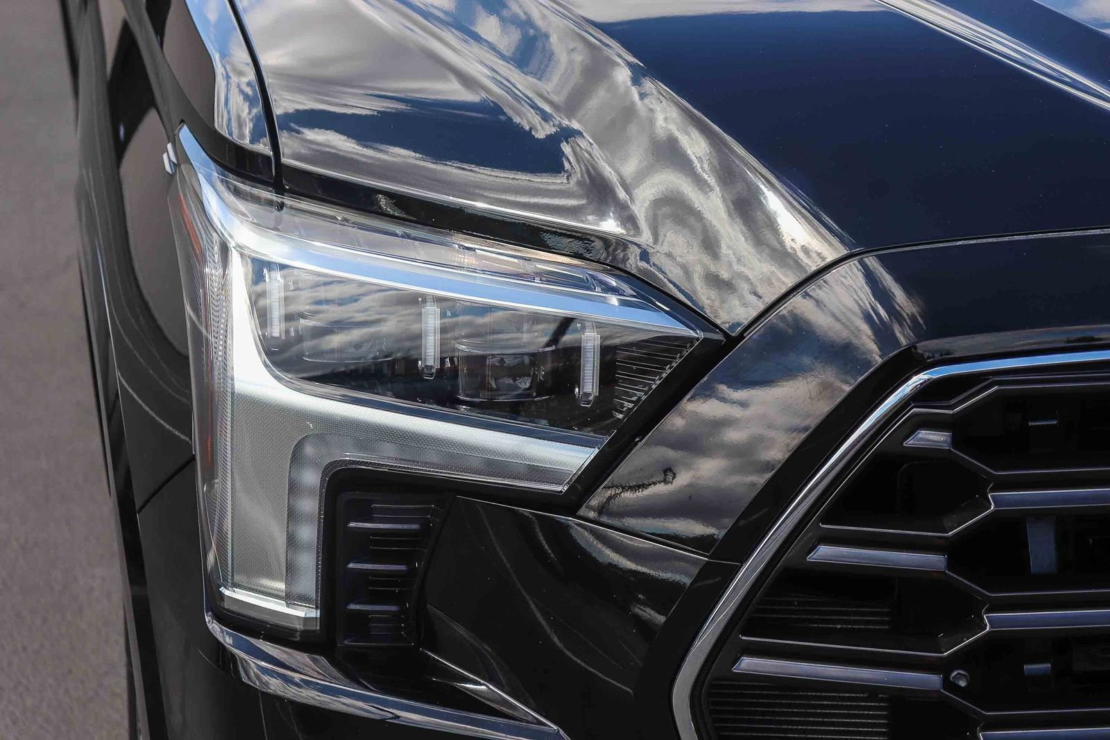 Certified 2024 Toyota Sequoia Platinum AWD/4WD image 12
