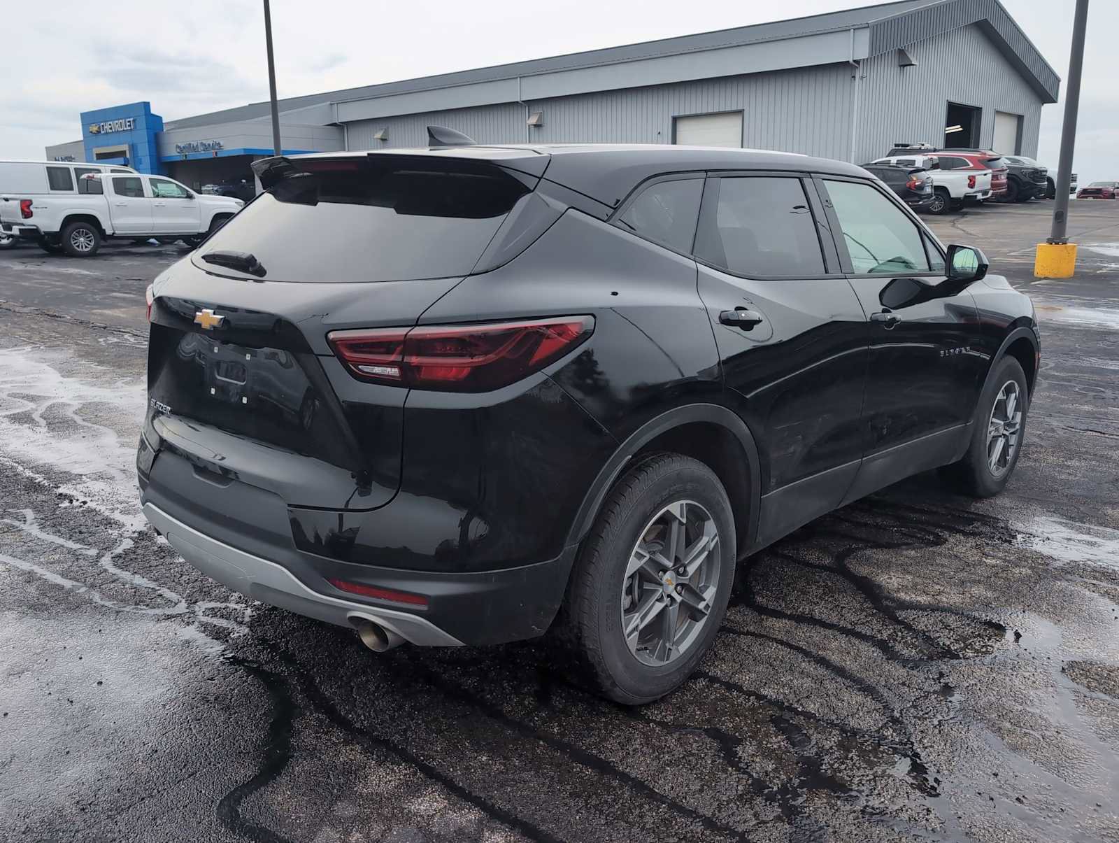 Used 2025 Chevrolet Blazer LT image 3