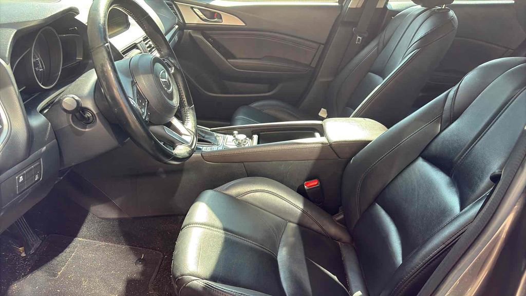 Used 2018 MAZDA MAZDA3 Touring image 11
