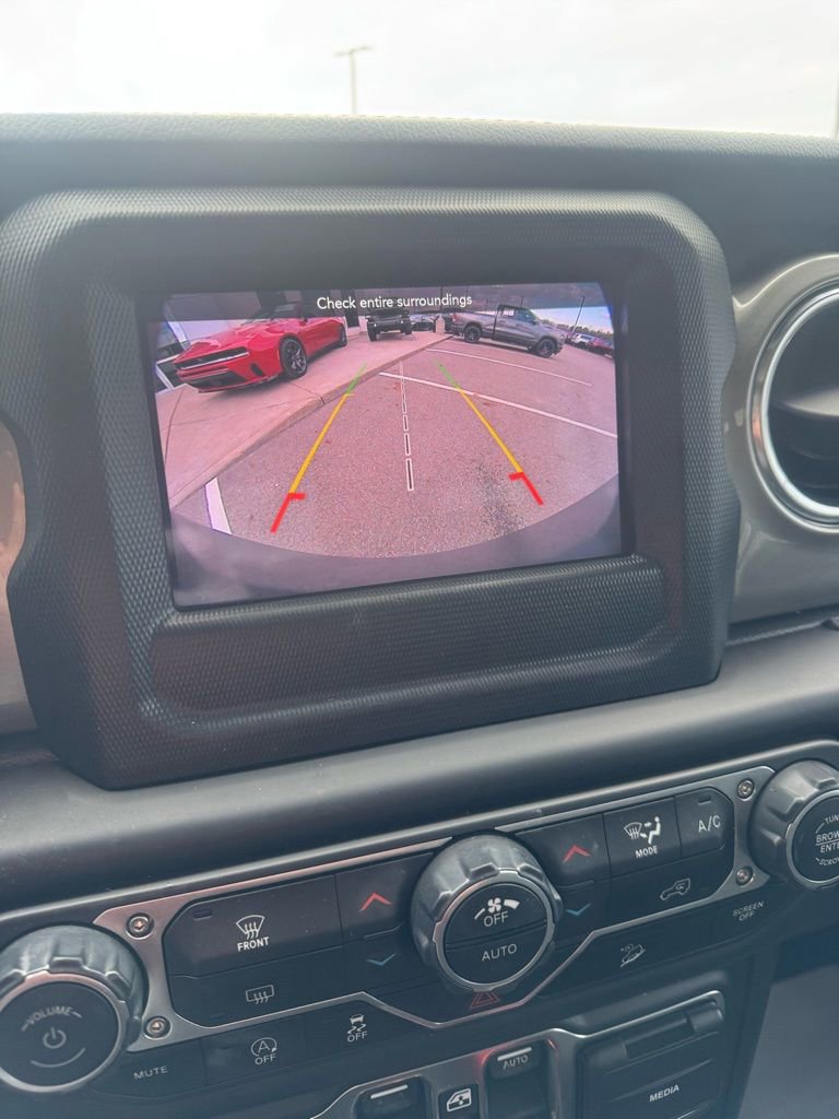 Used 2019 Jeep Wrangler Unlimited Sahara image 17