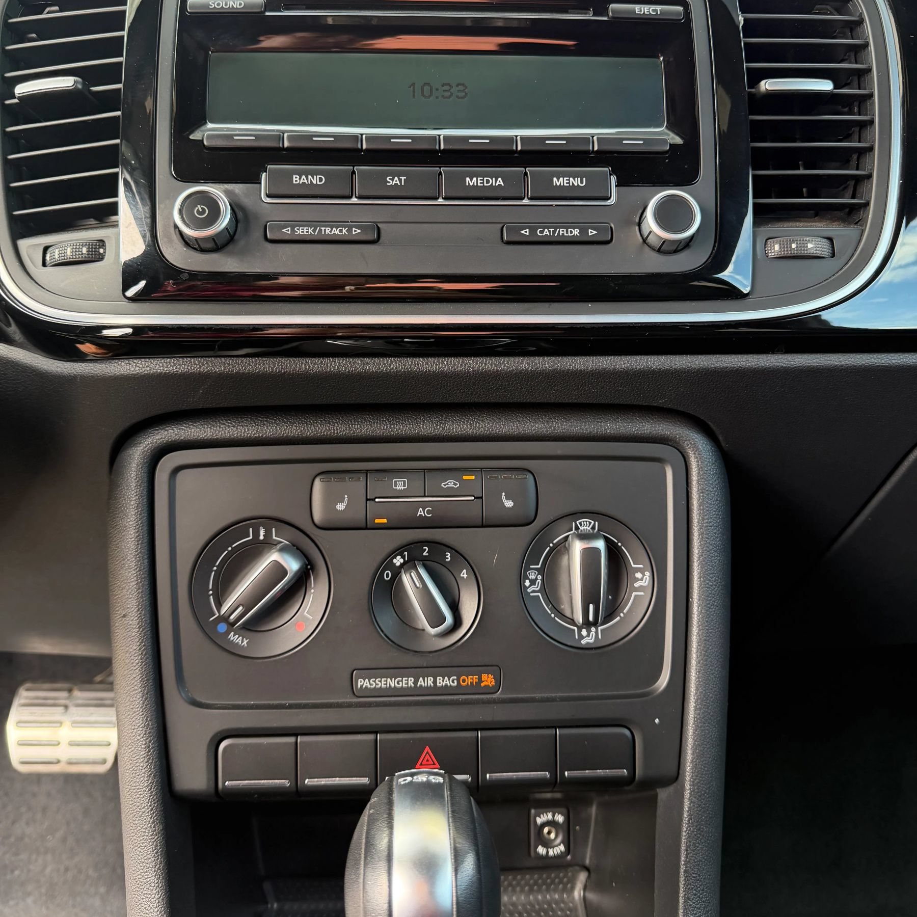 Used 2012 Volkswagen Beetle Launch Edition FWD image 7