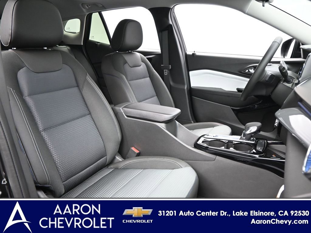 New 2026 Chevrolet Trax LT w/ Sunroof Package FWD image 9