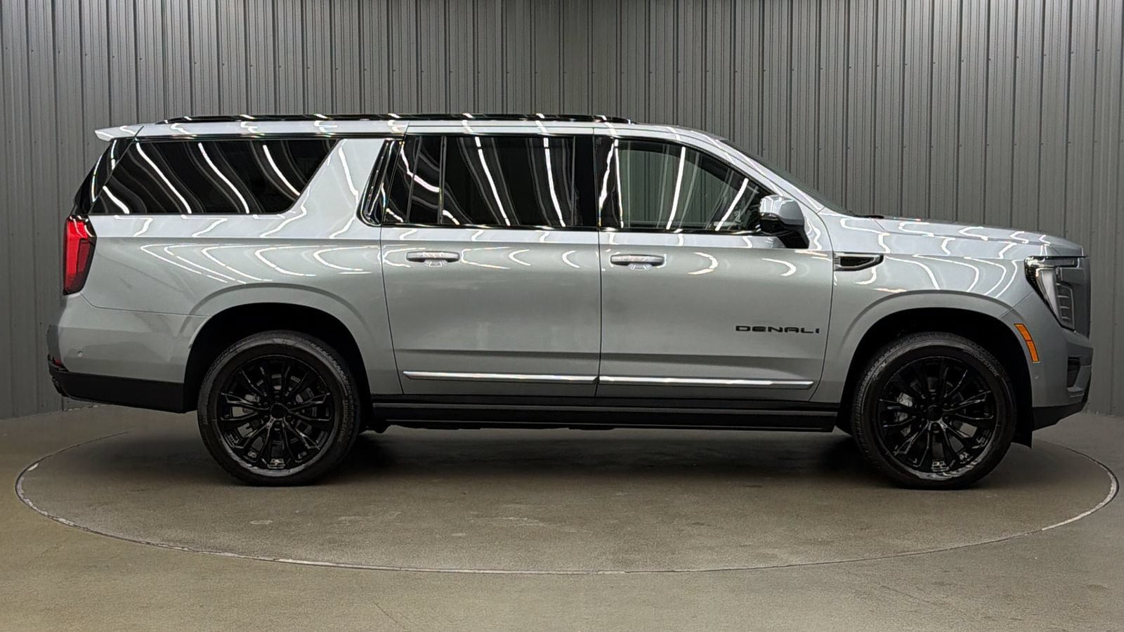 Used 2025 GMC Yukon XL Denali w/ Sun & Power Step Package AWD/4WD image 6