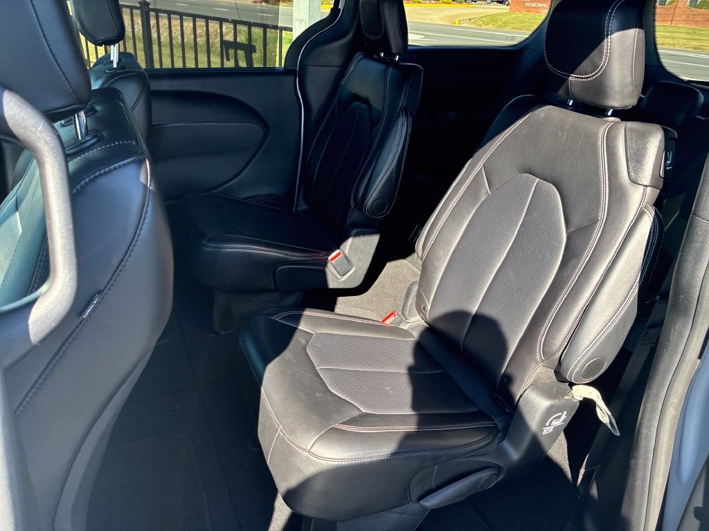 Used 2025 Chrysler Pacifica Select FWD image 18