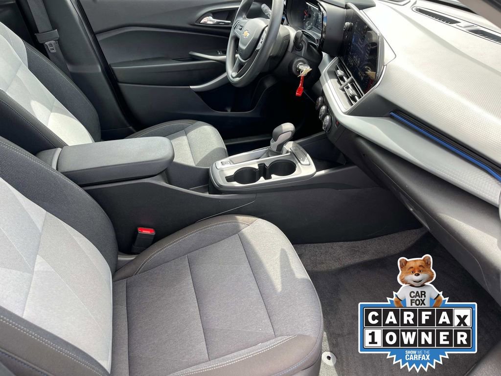 Used 2025 Chevrolet Trax LS image 21