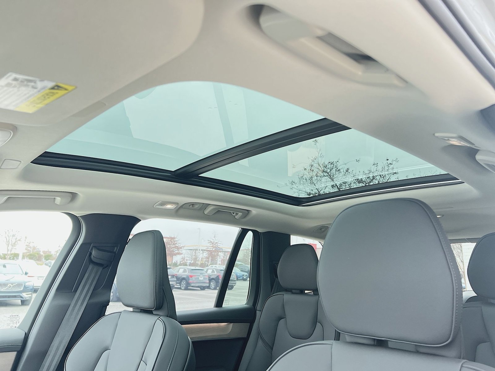 New 2026 Volvo XC90 B6 Plus w/ Protection Package Premier image 24