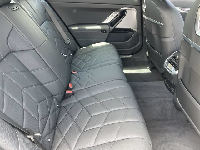 Used 2025 BMW i7 xDrive60 AWD/4WD image 14