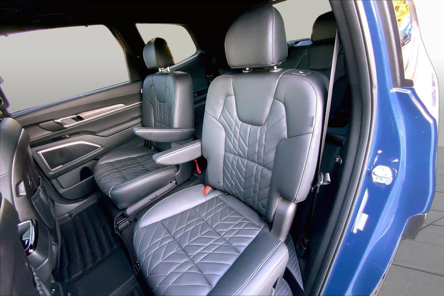 Used 2025 Kia Telluride AWD image 19