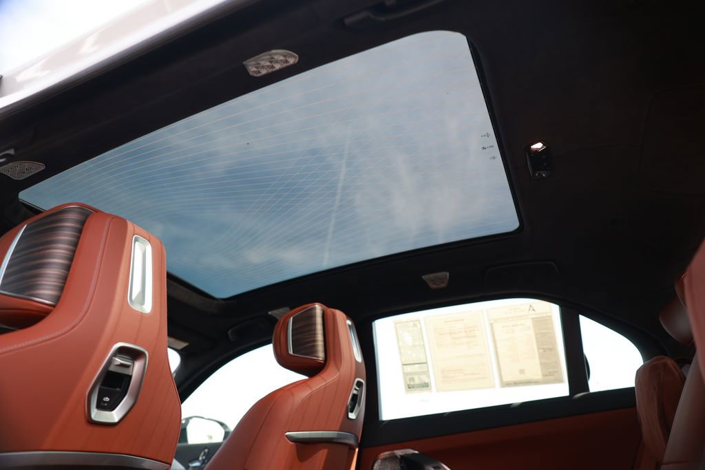 Used 2025 BMW i7 M70 w/ Executive Package image 37