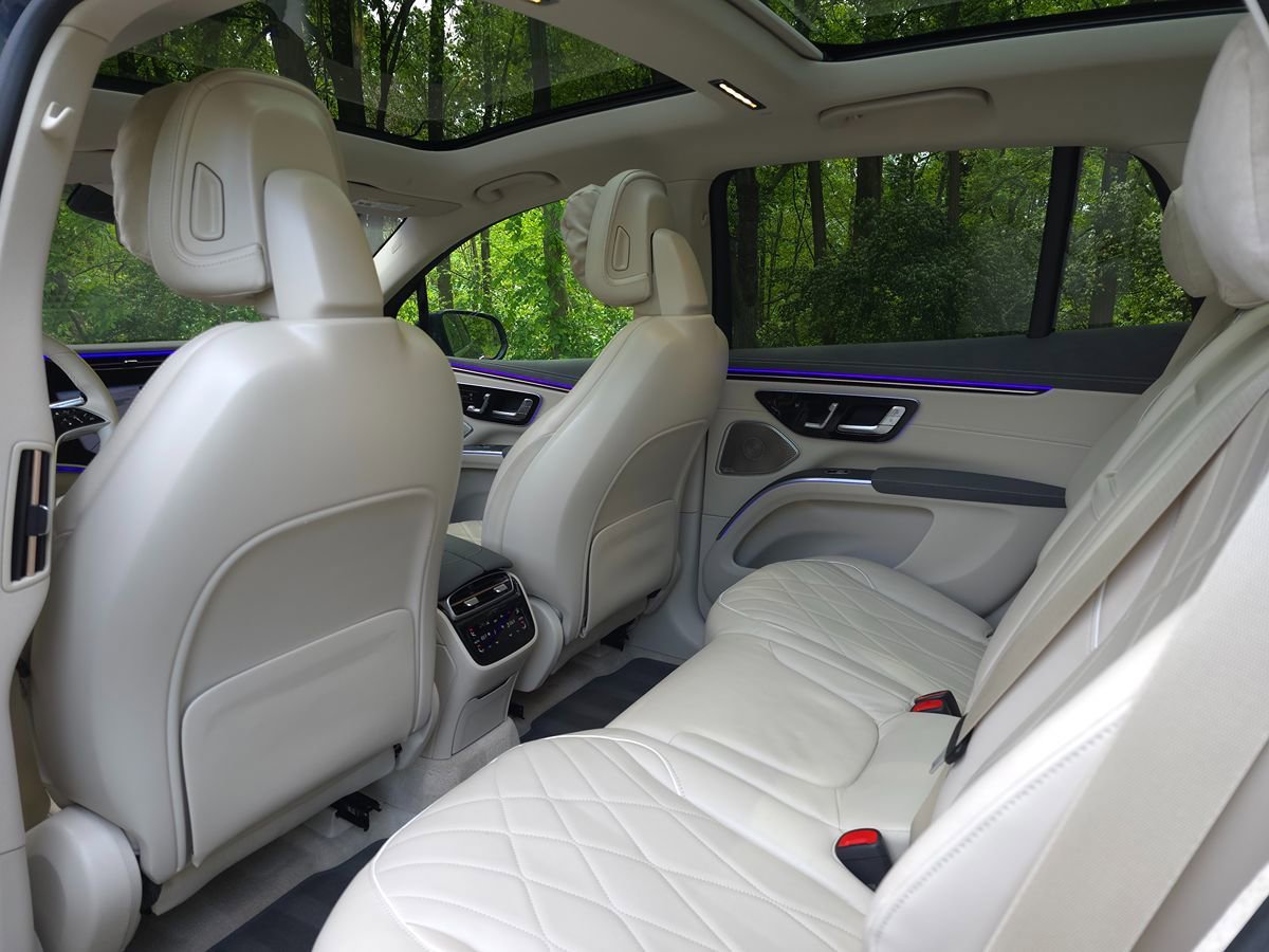 Used 2023 Mercedes-Benz EQS 580 4MATIC SUV image 12