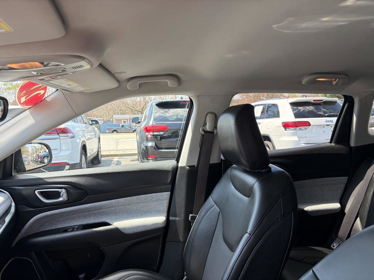 Used 2022 Jeep Compass Latitude image 11