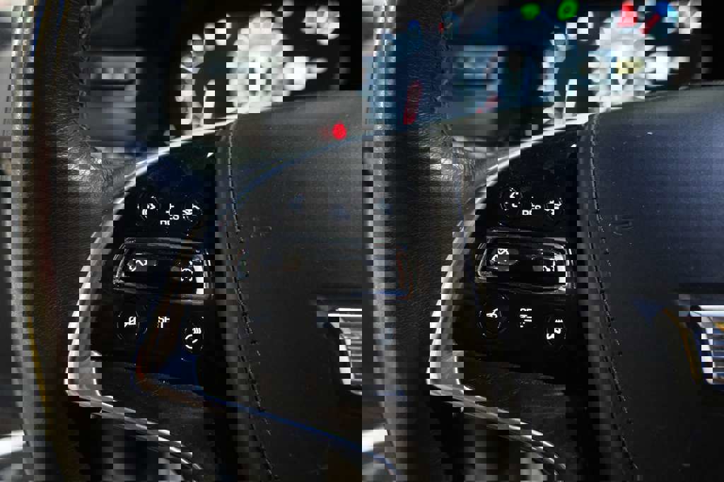 Used 2020 Cadillac Escalade ESV Platinum AWD/4WD image 43