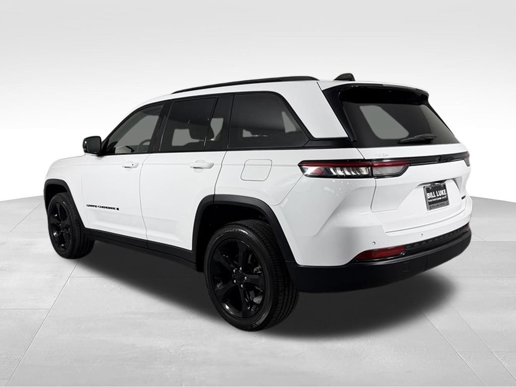 Used 2023 Jeep Grand Cherokee Limited w/ Black Appearance Package RWD image 10