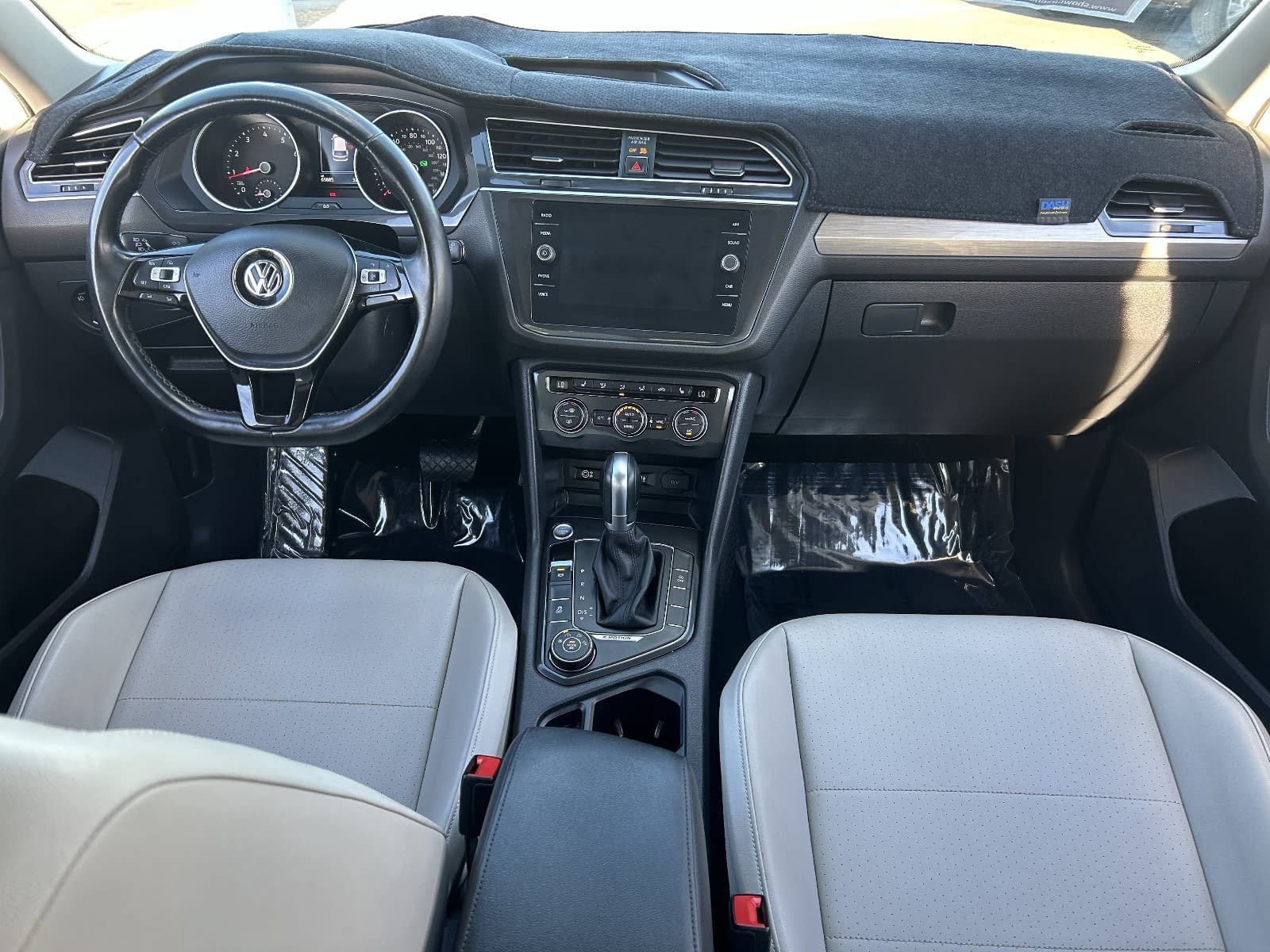 Used 2018 Volkswagen Tiguan SE AWD/4WD image 18
