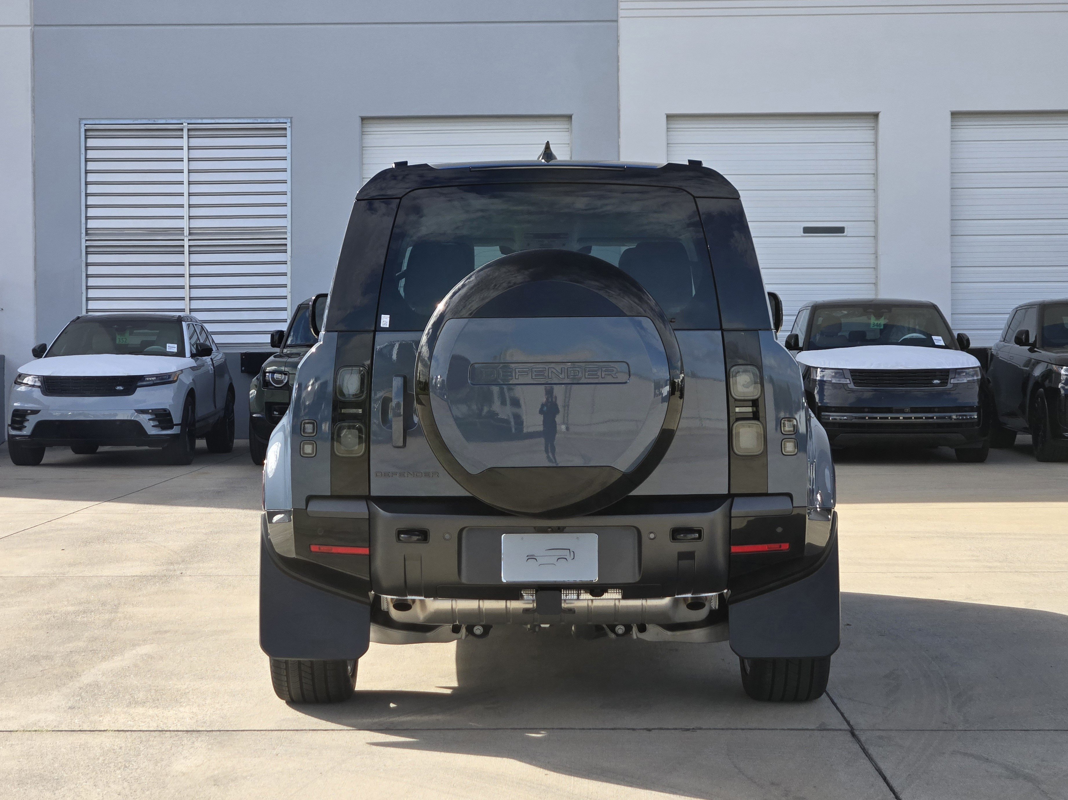 New 2026 Land Rover Defender 110 X-Dynamic SE AWD/4WD image 3