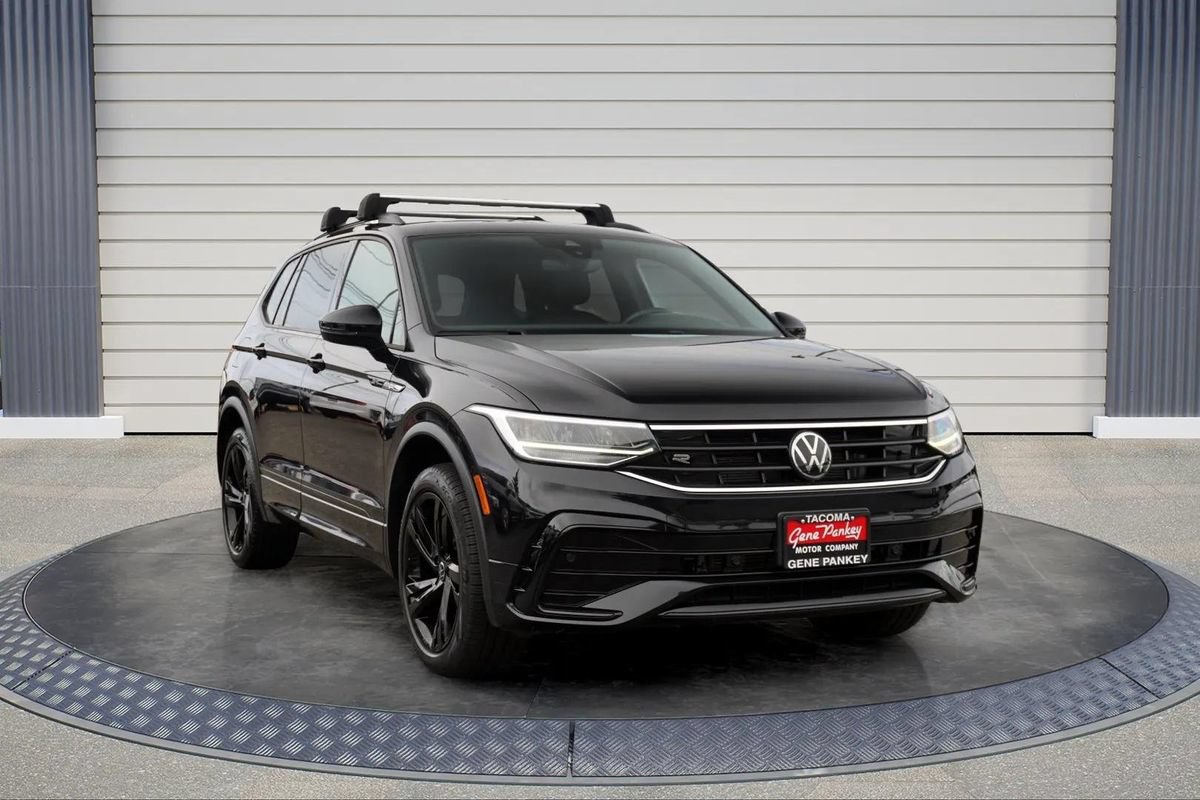 Used 2024 Volkswagen Tiguan SE R-Line