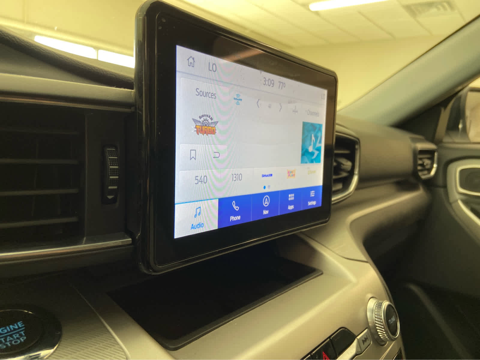 Used 2022 Ford Explorer XLT w/ Equipment Group 202A image 29