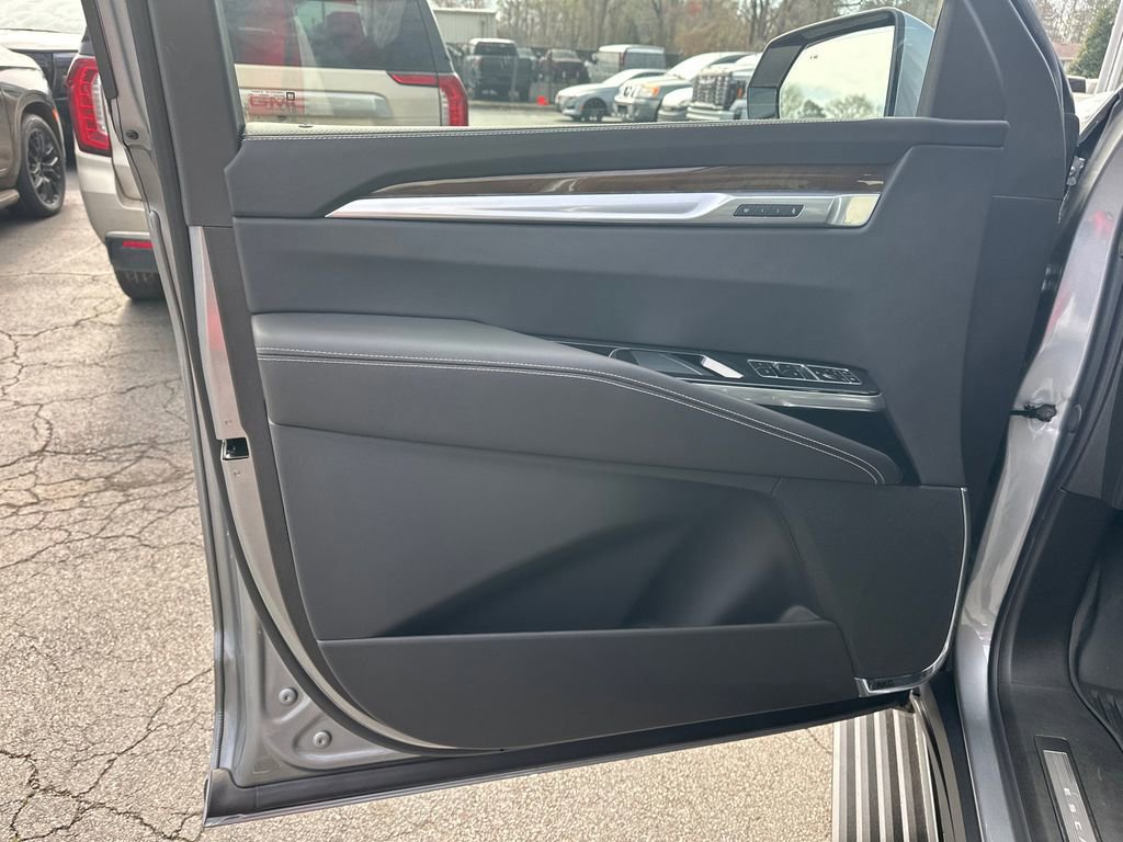 New 2026 Cadillac Escalade ESV Platinum Sport w/ LPO, ONYX Package image 10