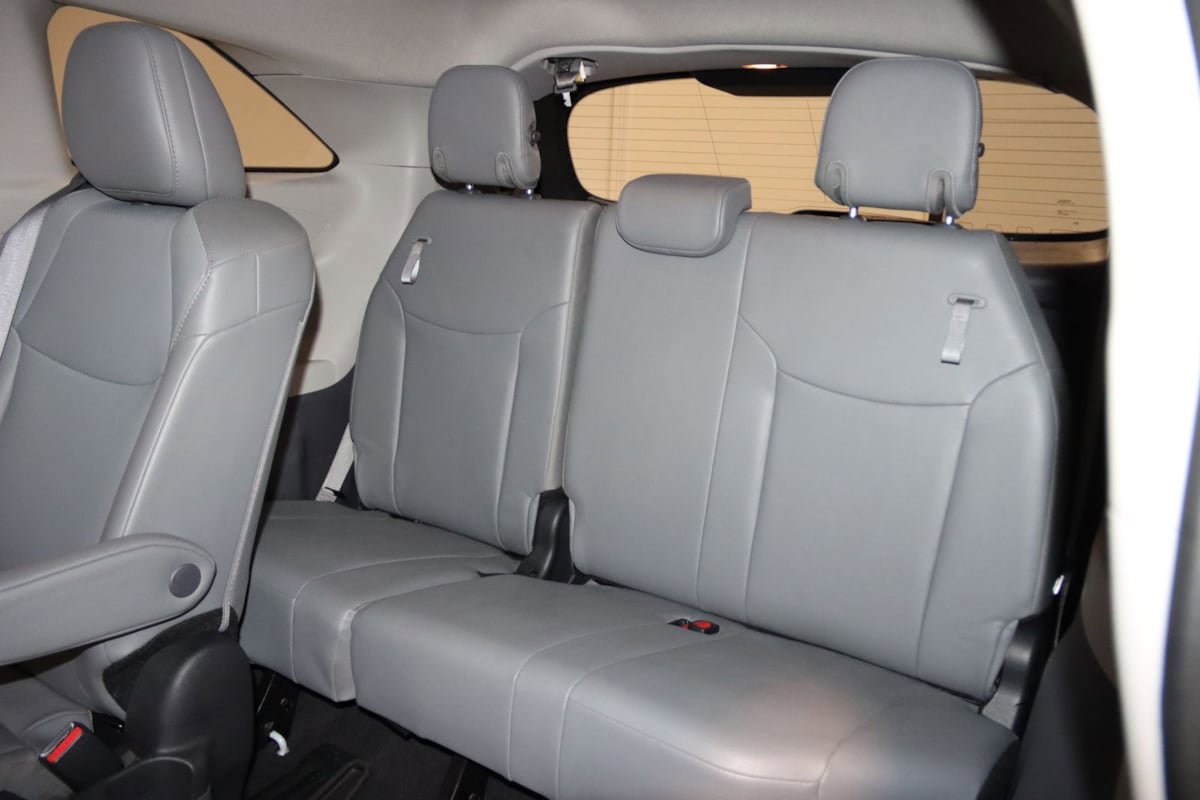Used 2023 Toyota Sienna XLE FWD image 17