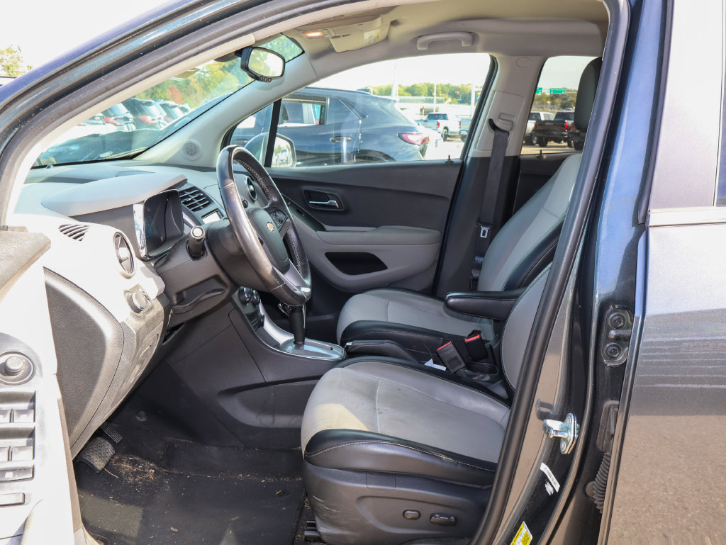 Used 2016 Chevrolet Trax LT w/ LT Convenience Package FWD image 6
