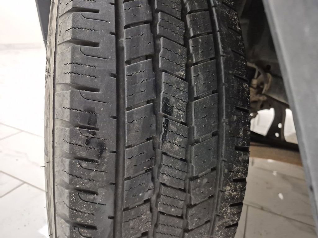 Used 2012 Jeep Grand Cherokee Laredo w/ Laredo E Group image 37