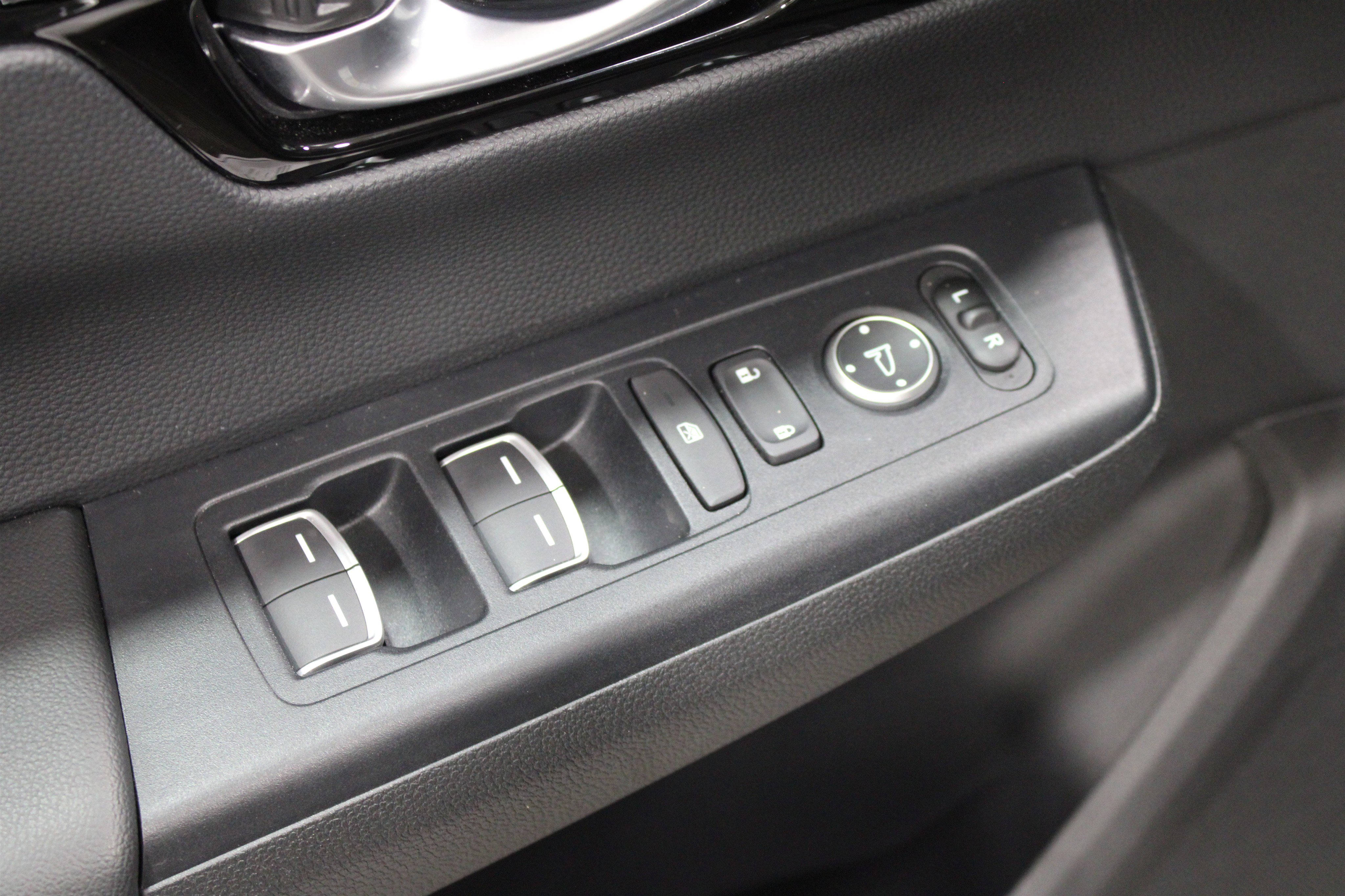 Used 2024 Honda CR-V EX-L image 7