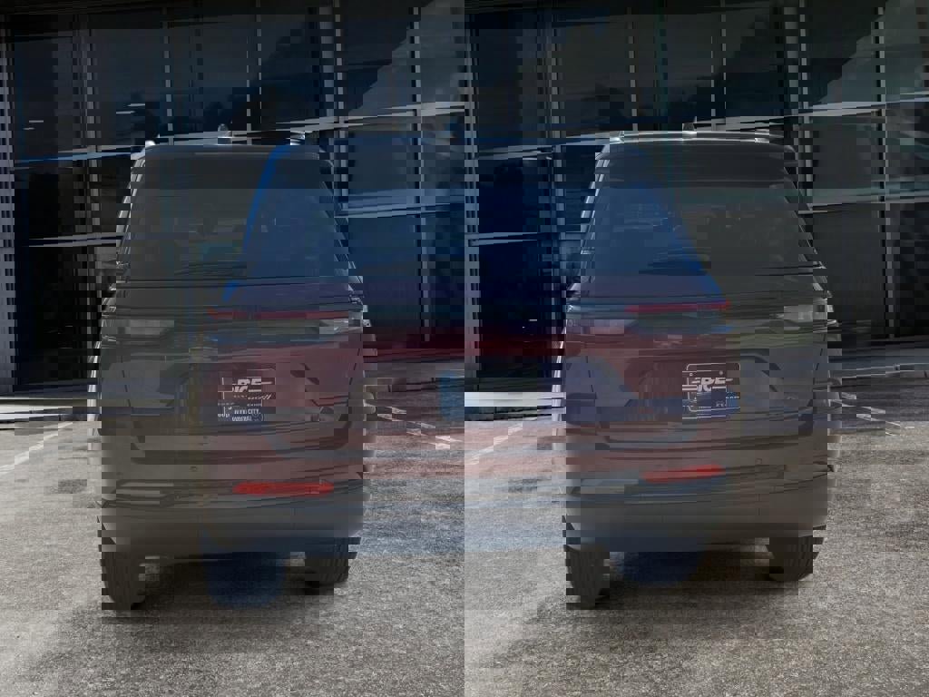 New 2025 Jeep Grand Cherokee Altitude image 6