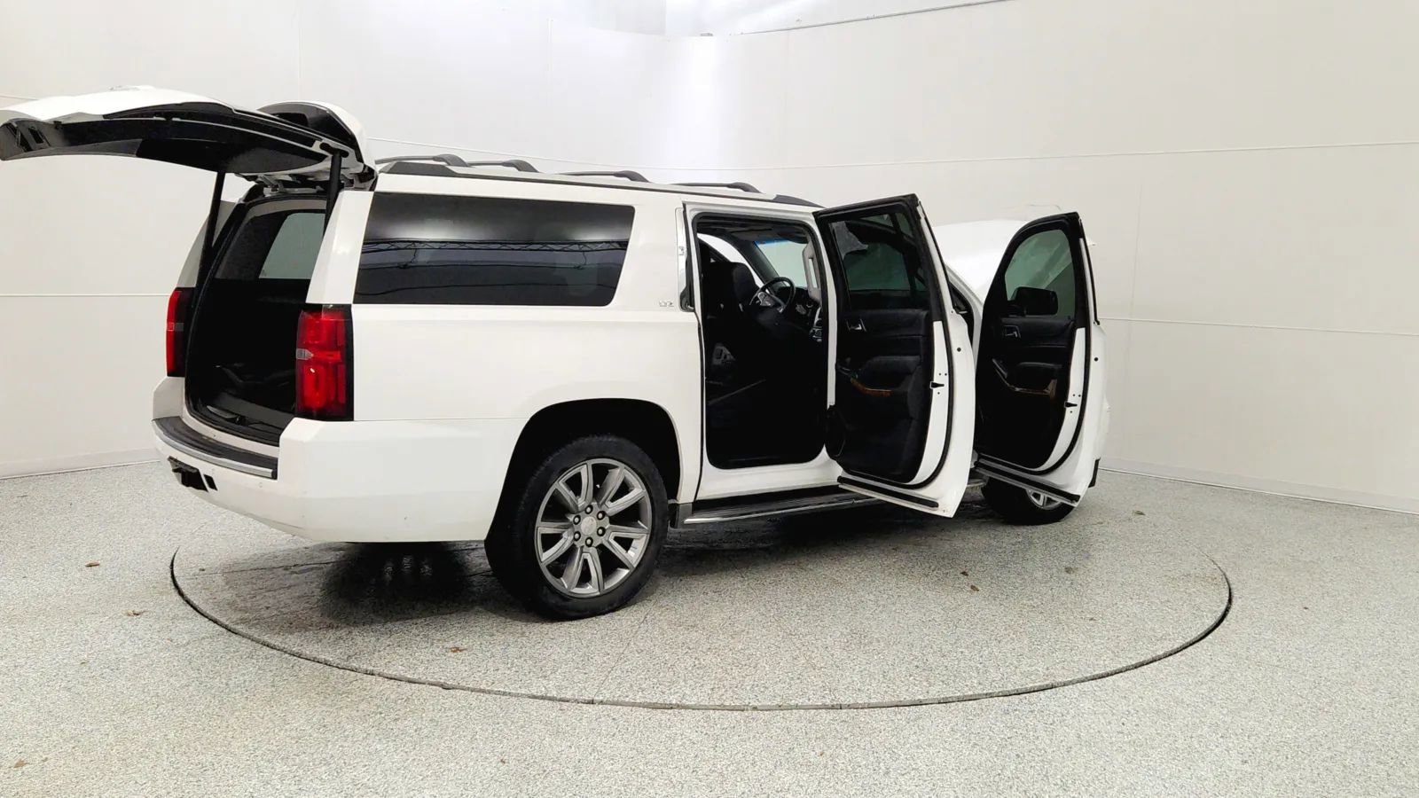 Used 2015 Chevrolet Suburban LTZ image 12