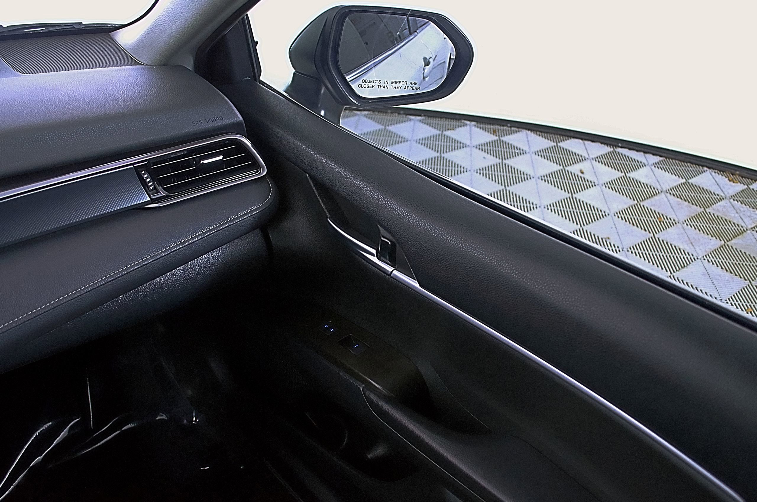 Used 2023 Toyota Camry SE image 18