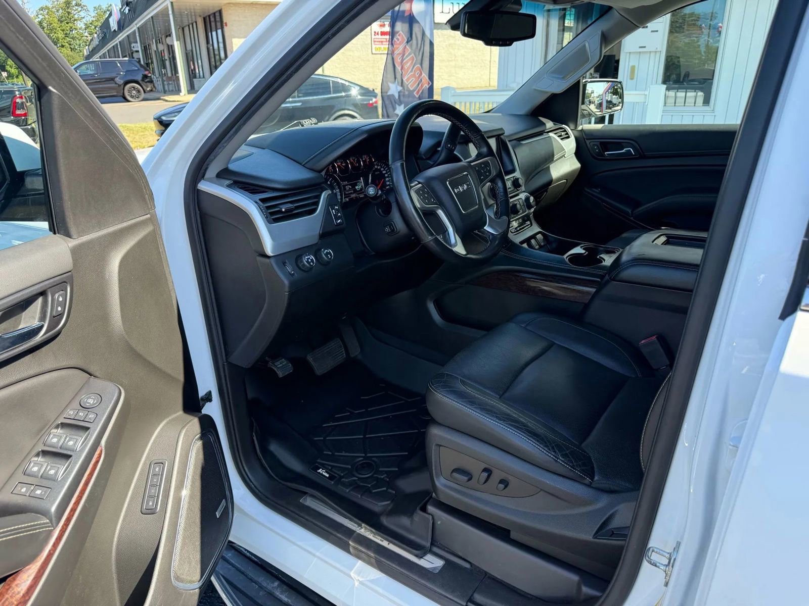 Used 2019 GMC Yukon XL SLT image 14