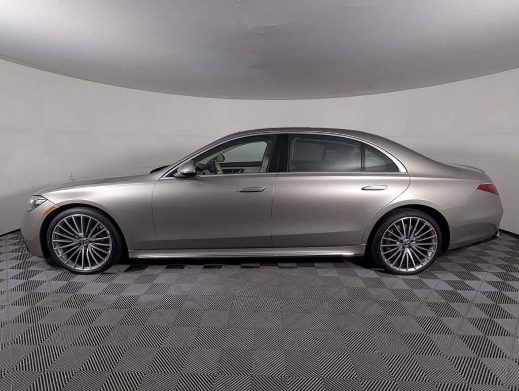 Used 2024 Mercedes-Benz S 580 4MATIC Sedan image 2