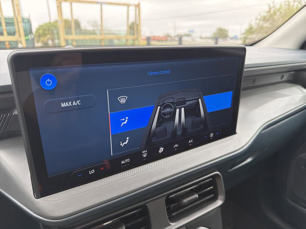 Certified 2025 Ford Maverick XL image 22