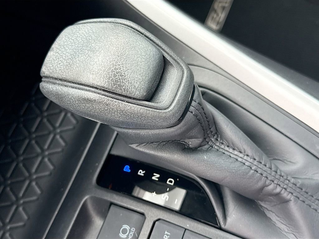 Used 2025 Toyota RAV4 XLE AWD/4WD image 17