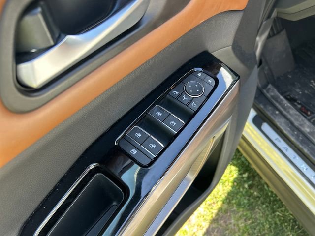 Used 2024 Nissan Pathfinder Platinum FWD image 11
