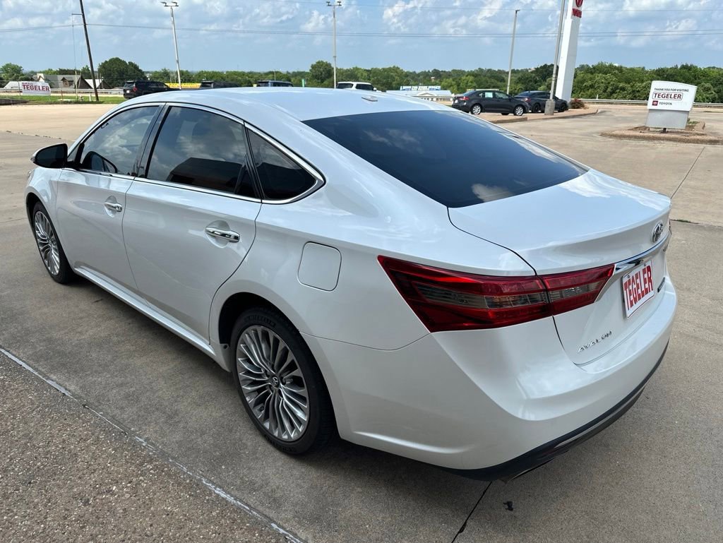 Used 2017 Toyota Avalon Touring FWD image 4