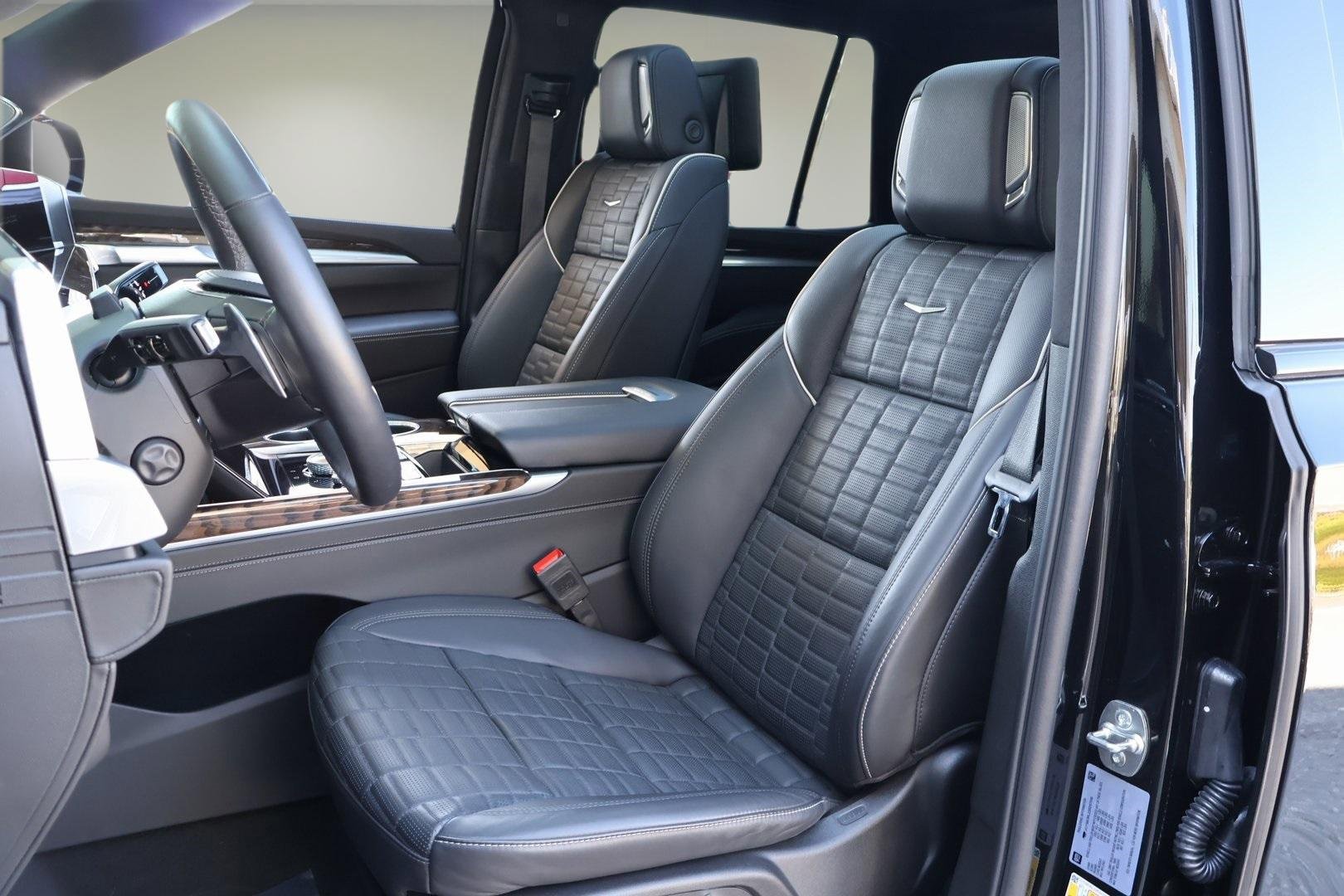 Used 2025 Cadillac Escalade Sport Platinum w/ LPO, ONYX Package image 13