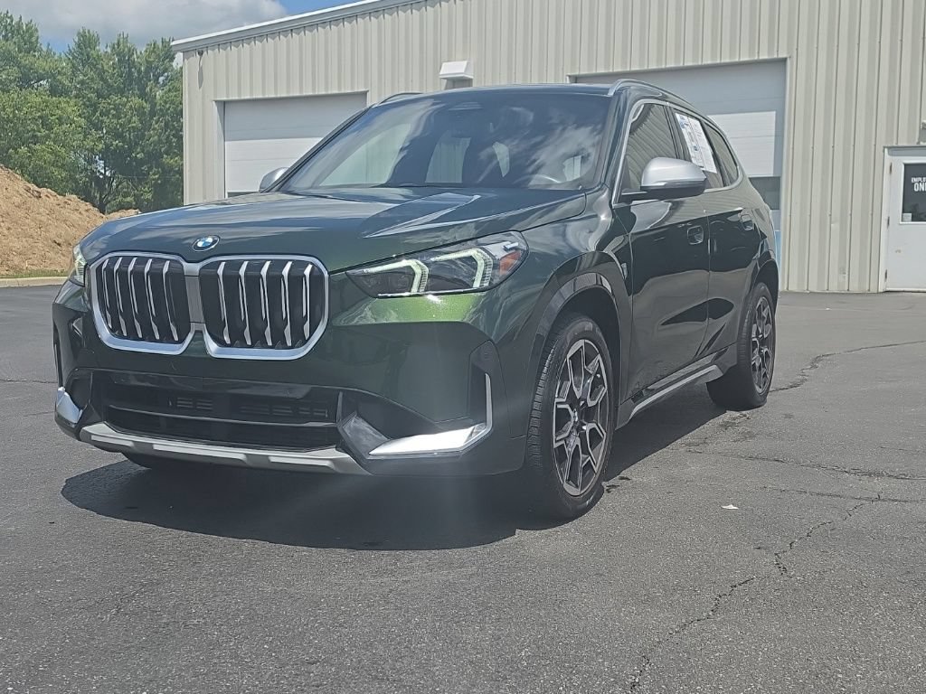 Used 2023 BMW X1 xDrive28i w/ Convenience Package AWD/4WD image 3
