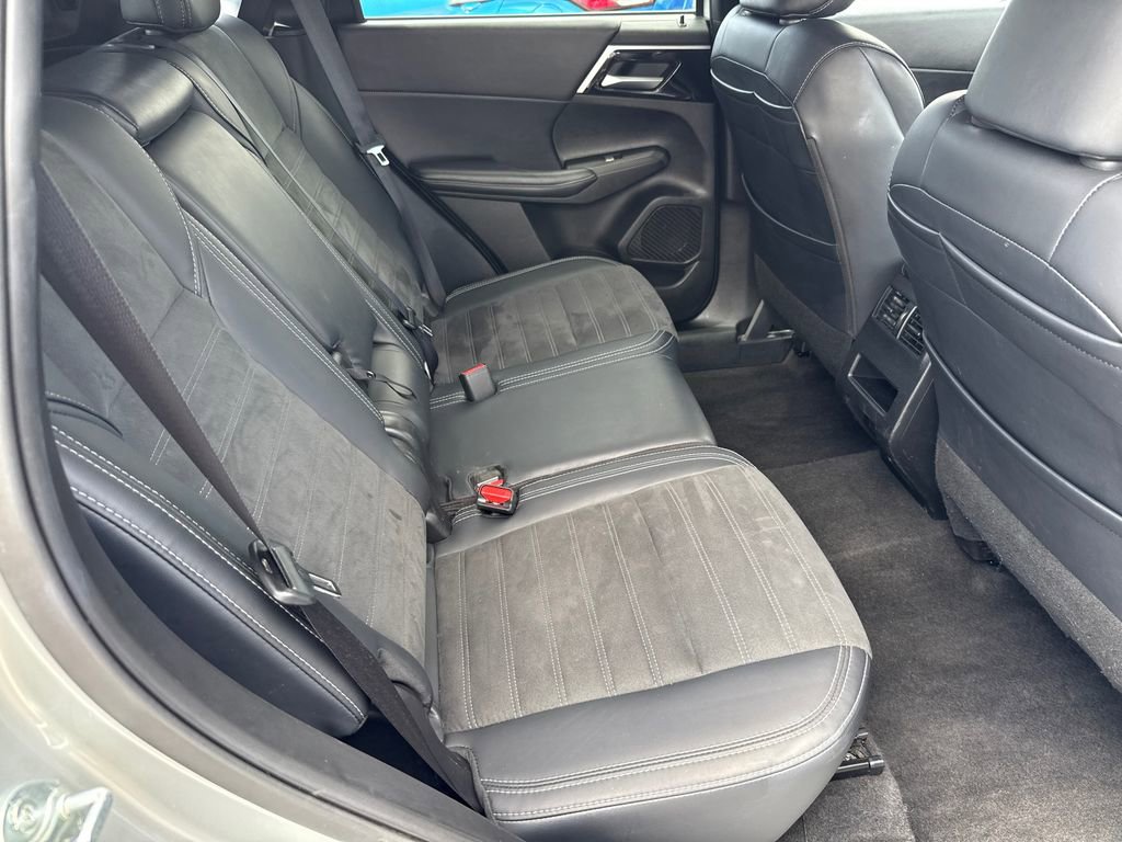 Used 2024 Mitsubishi Outlander SE FWD image 16