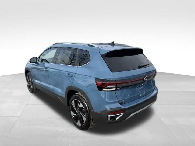 Certified 2025 Volkswagen Taos SE w/ Panoramic Sunroof Package image 9