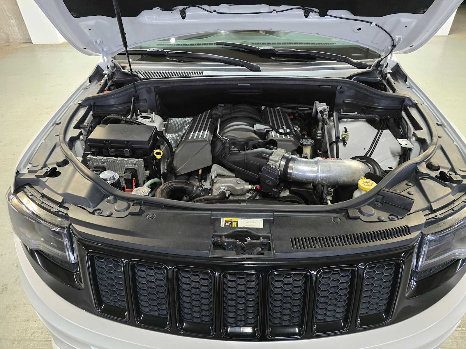 Used 2015 Jeep Grand Cherokee SRT w/ Luxury Group II image 9