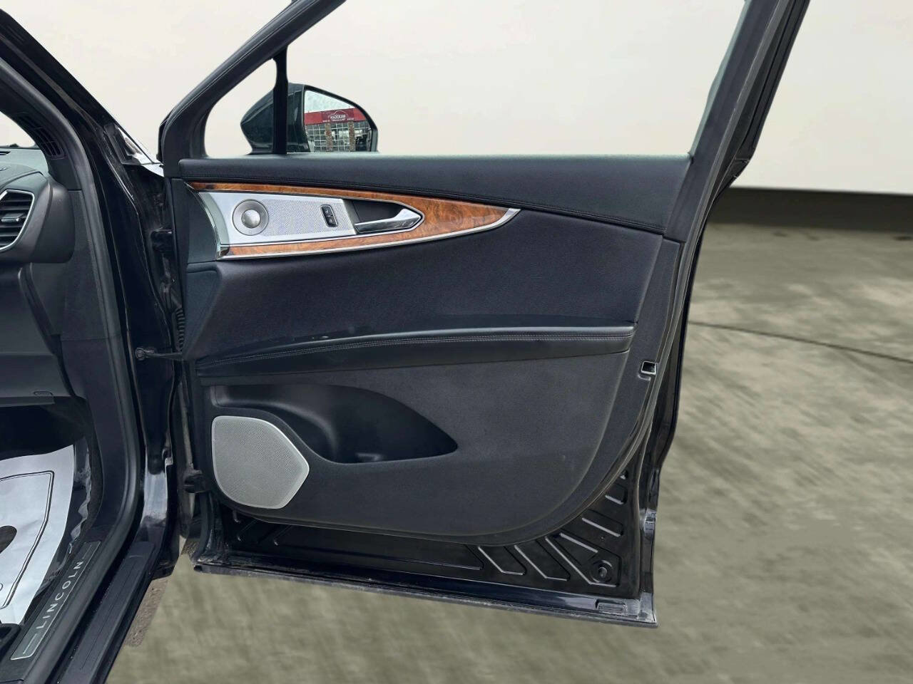 Used 2016 Lincoln MKX Reserve w/ Luxury Package image 22