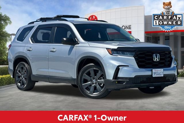 Used 2025 Honda Pilot Sport image 2